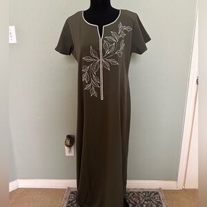 Elegant Olive Green Maxi Dress with Leaf Embroidery. Size medium. NWOT.